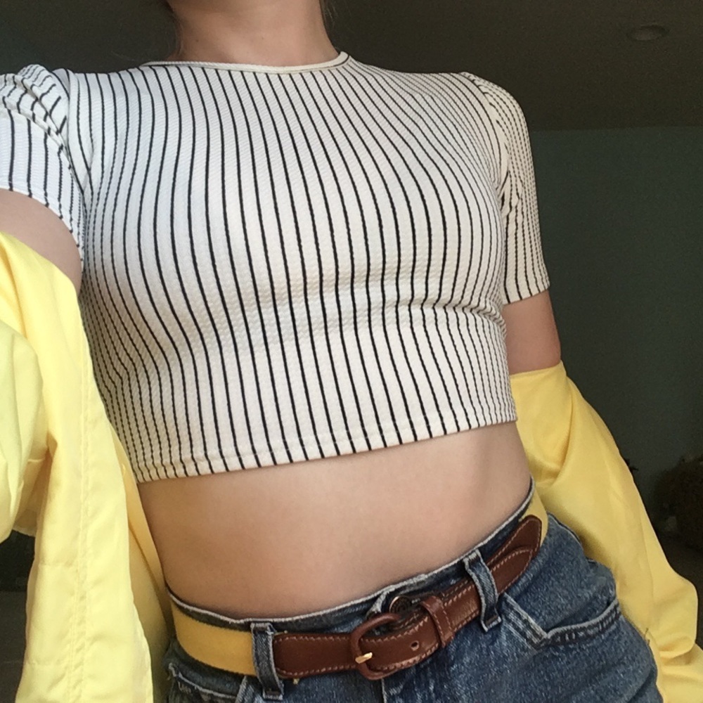 Retro vertical black and white striped tee